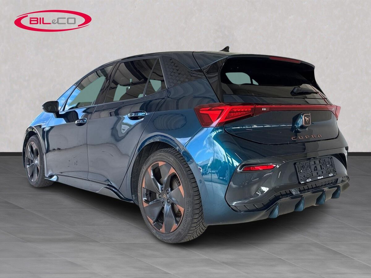 Blå Cupra Born fra 2023