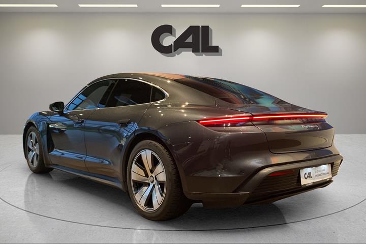 Grå Porsche Taycan fra 2020
