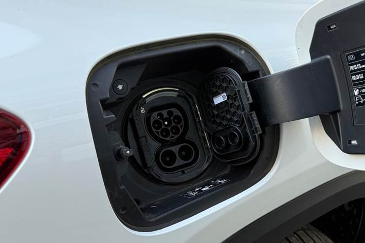 Hvid Mercedes EQA250 fra 2021