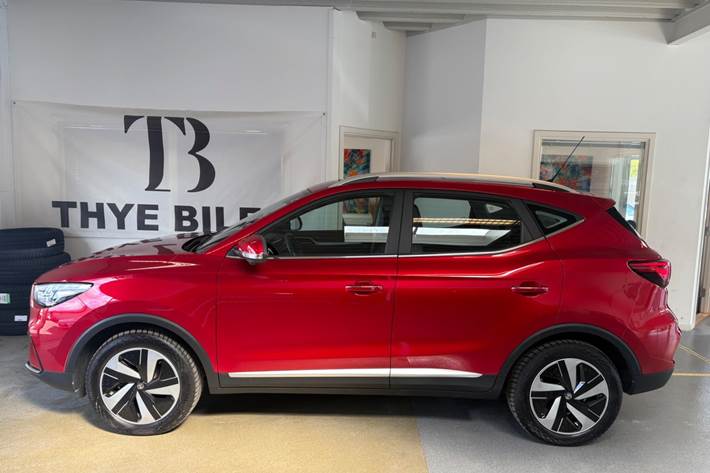 Rød MG ZS fra 2025