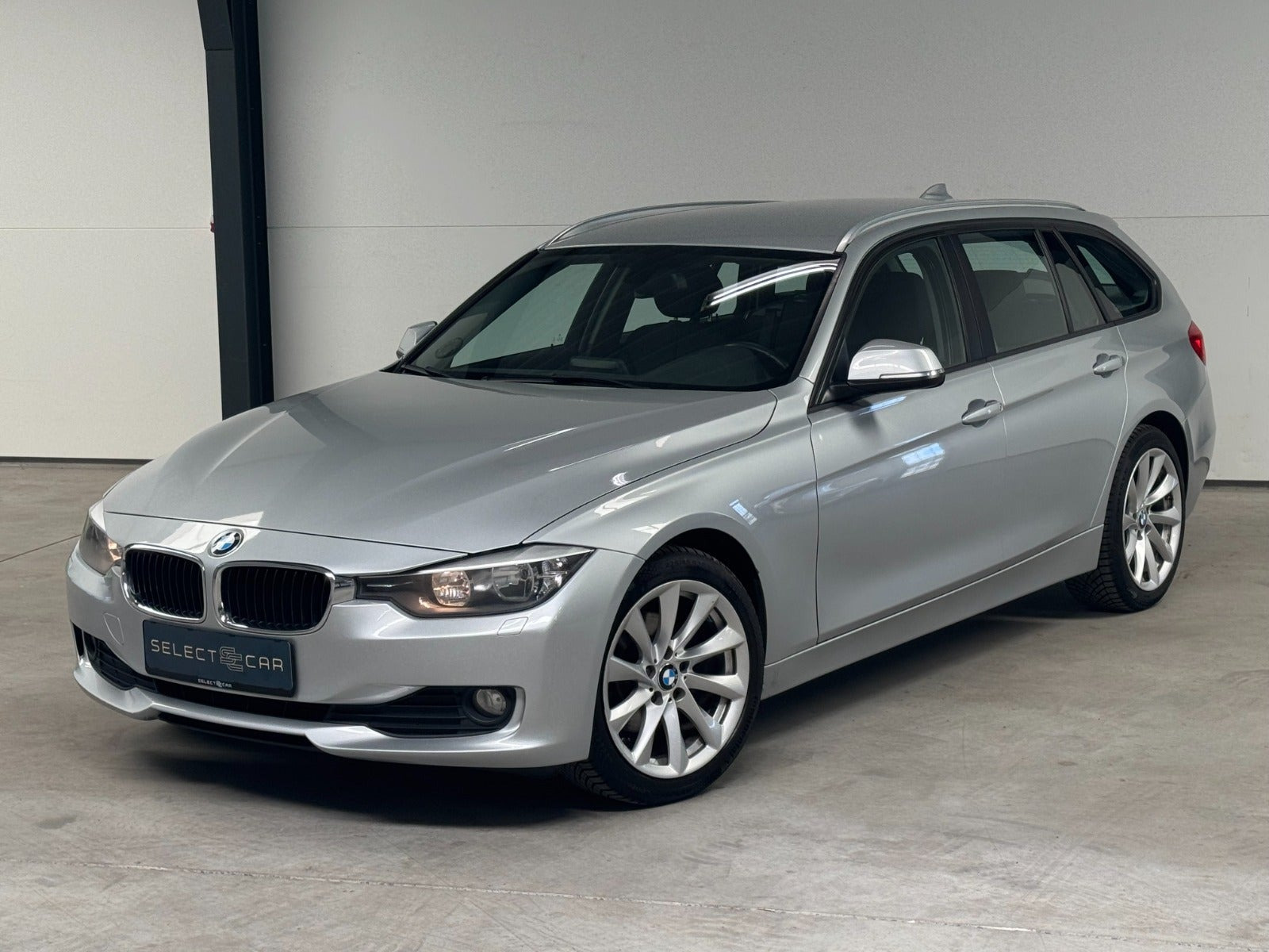 Sølv BMW 320d fra 2015