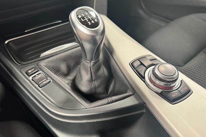 Sølv BMW 320d fra 2015