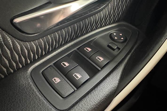 Sølv BMW 320d fra 2015
