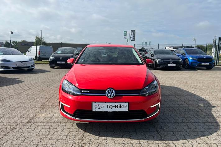 Rød VW e-Golf VII fra 2018