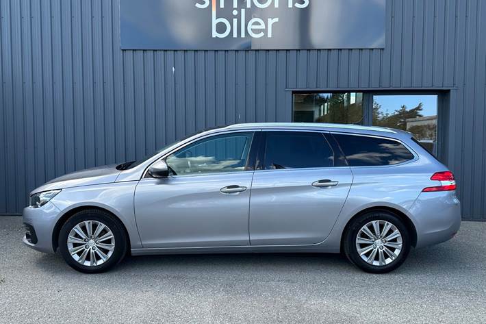 Grå Peugeot 308 fra 2018