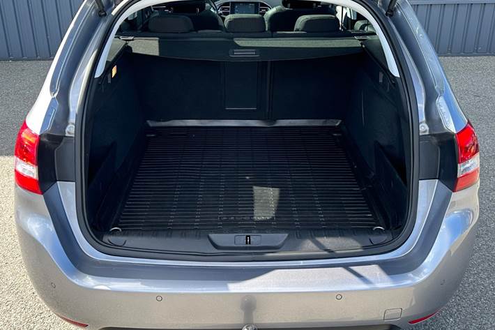 Grå Peugeot 308 fra 2018