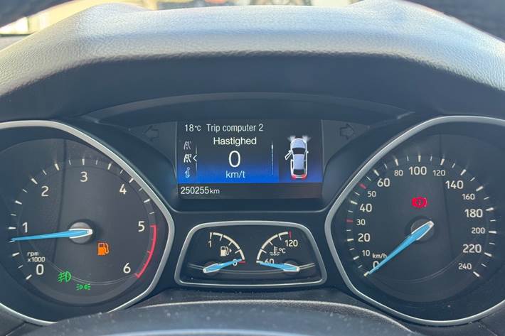 Grå Ford Focus fra 2016