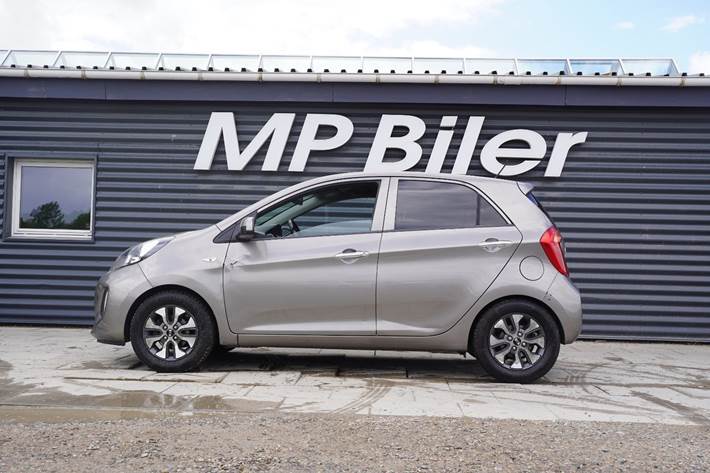 Beige Kia Picanto fra 2016