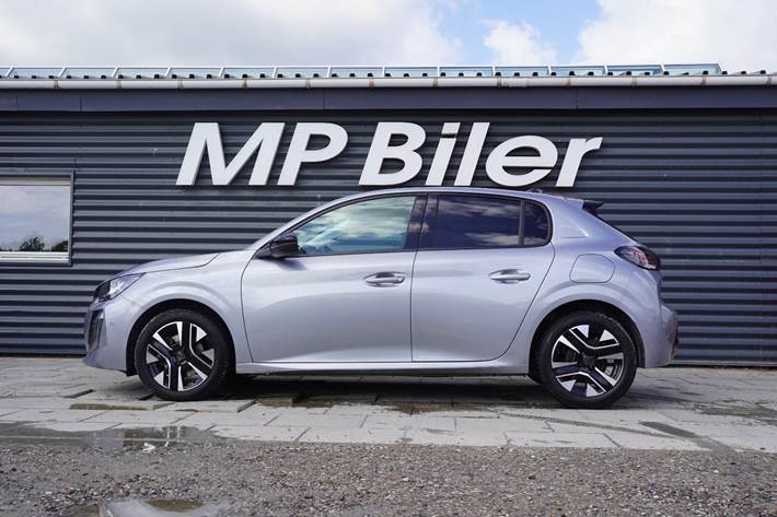 Grå Peugeot 208 fra 2024