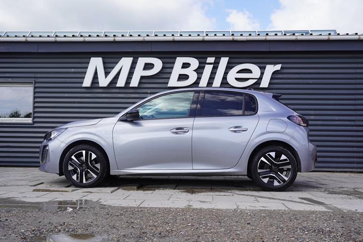 Grå Peugeot 208 fra 2024