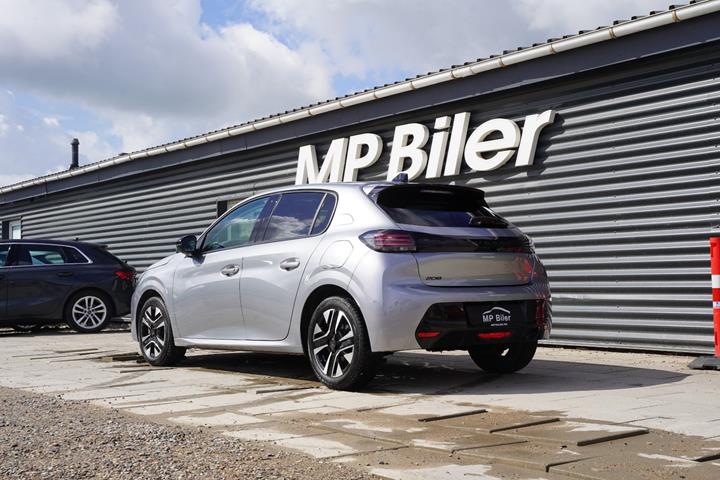 Grå Peugeot 208 fra 2024