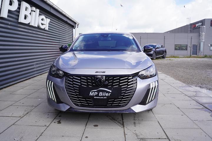 Grå Peugeot 208 fra 2024