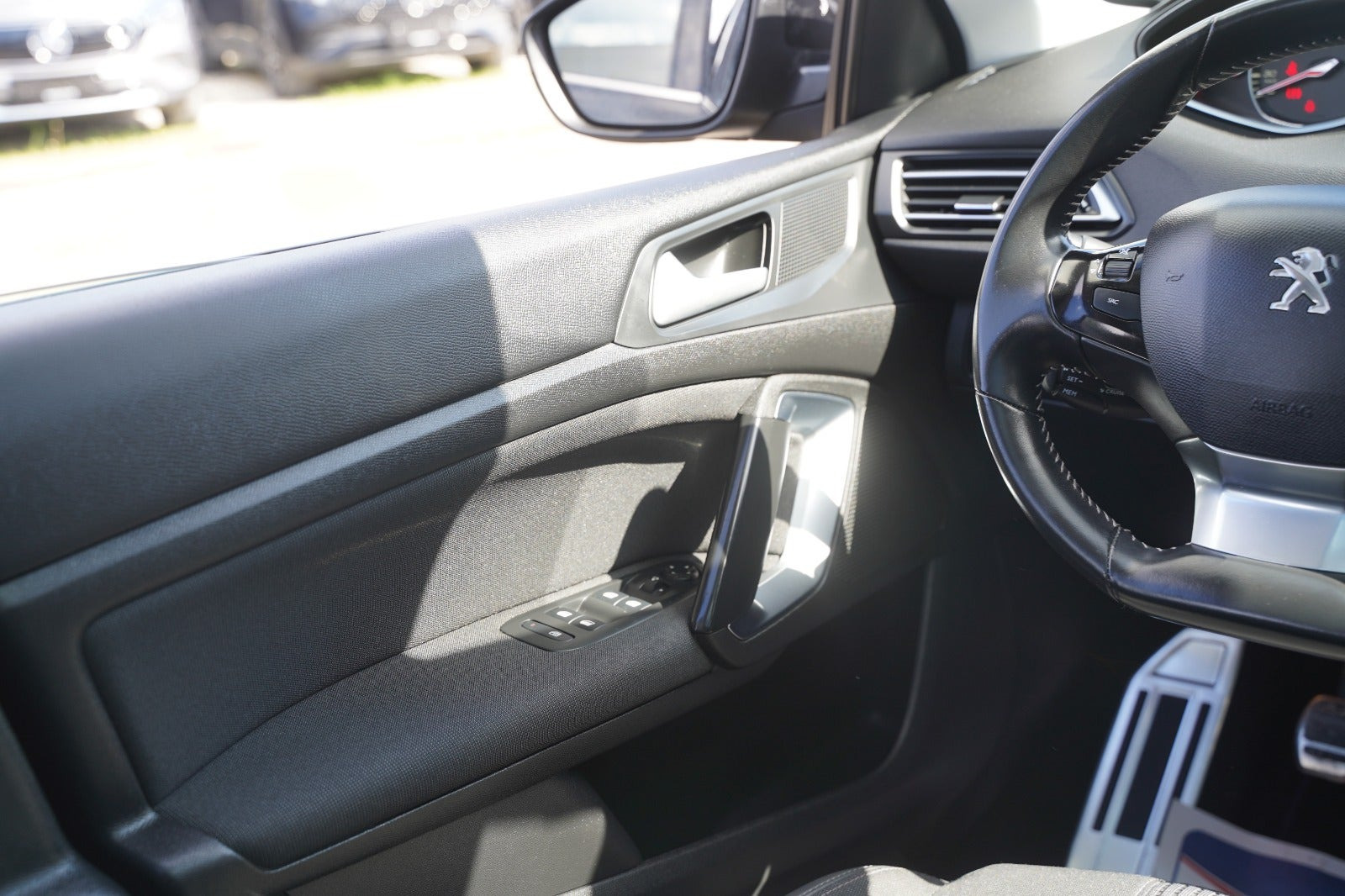 Sort Peugeot 308 fra 2019