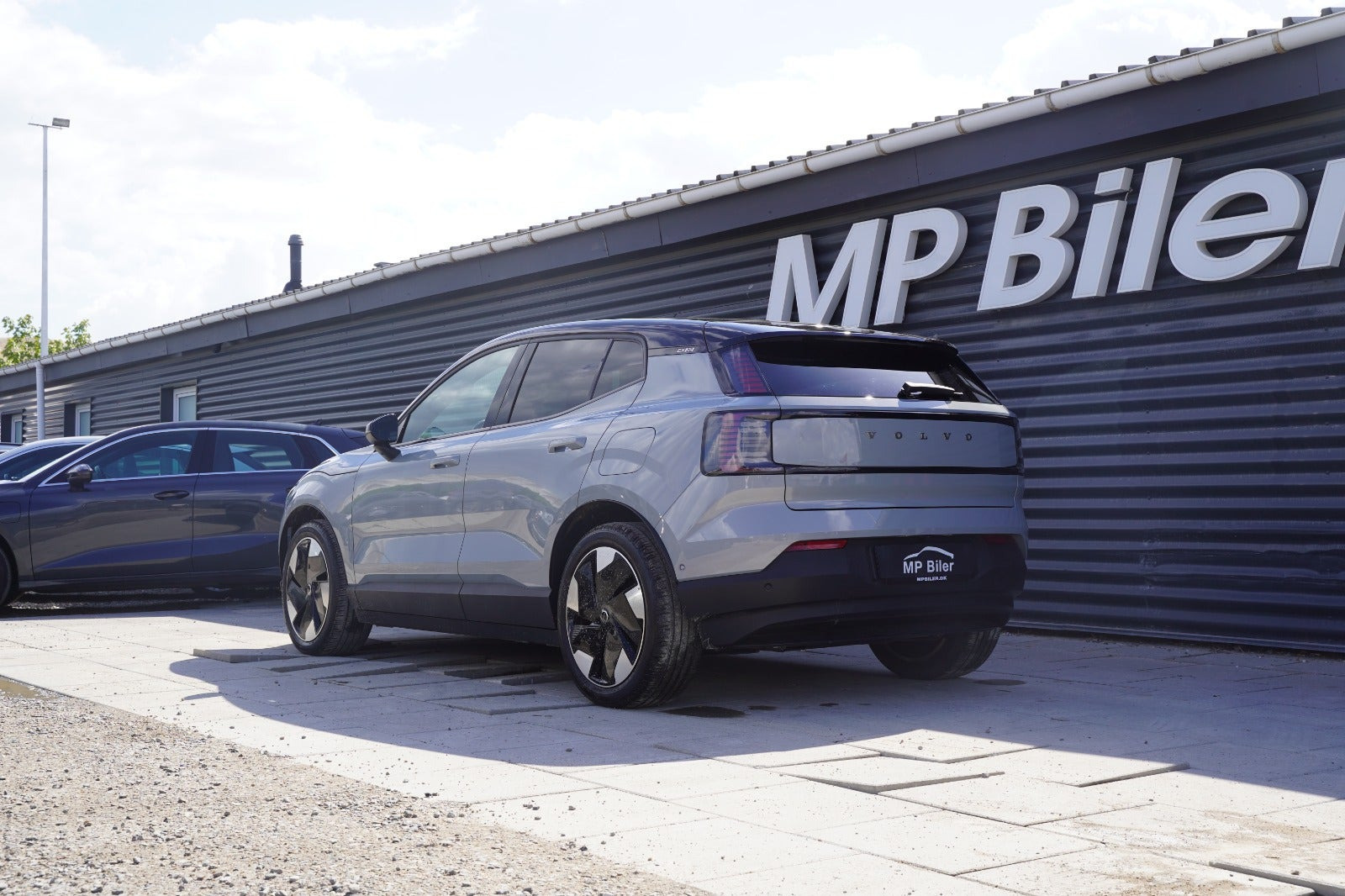Grå Volvo EX30 fra 2025