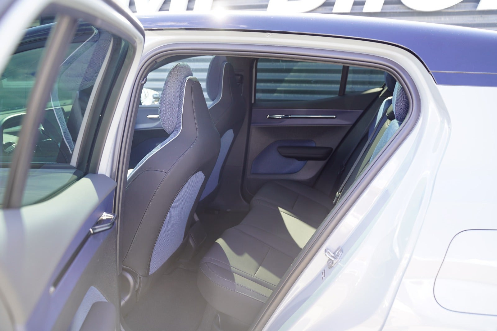 Grå Volvo EX30 fra 2025