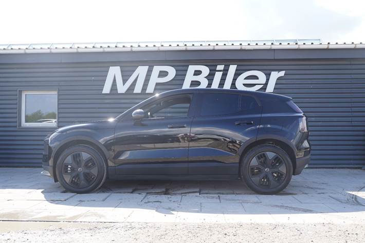 Sort Volvo EX30 CC fra 2025 set udefra