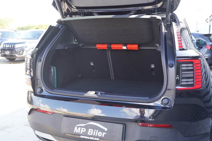 Sort Volvo EX30 CC fra 2025 set udefra