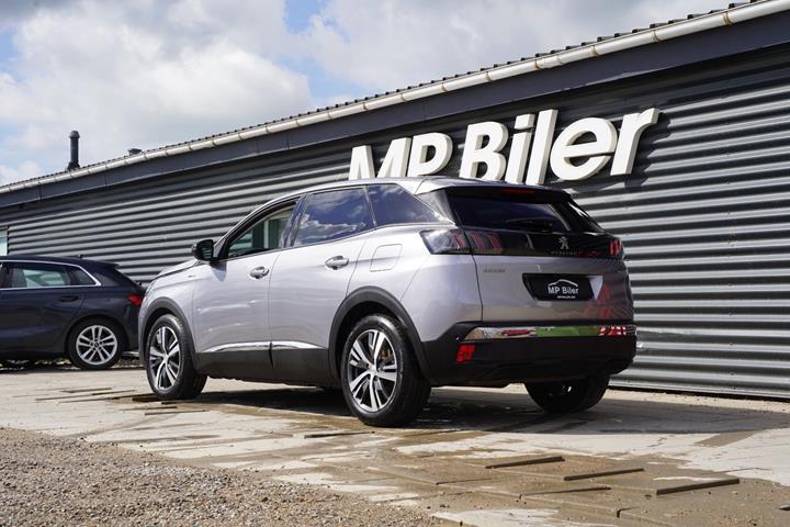 Sølv Peugeot 3008 fra 2022