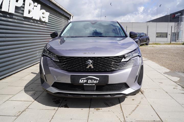 Sølv Peugeot 3008 fra 2022