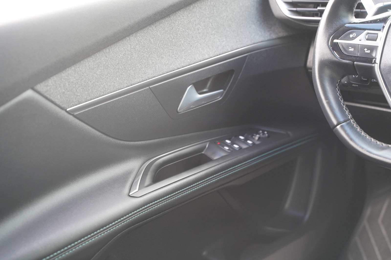 Sølv Peugeot 3008 fra 2022
