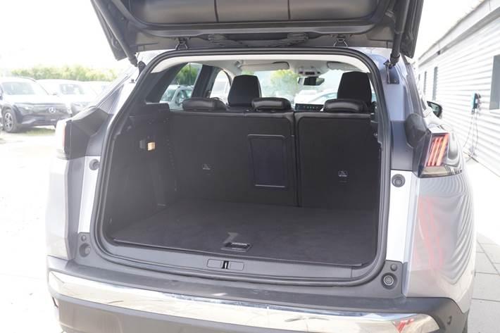 Sølv Peugeot 3008 fra 2022