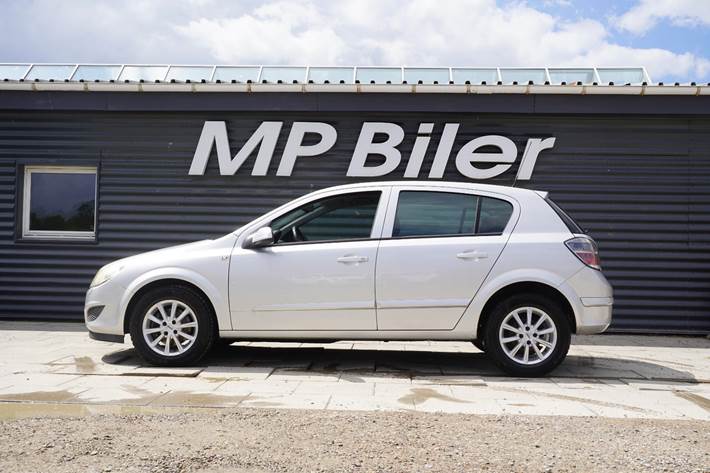 Sølv Opel Astra fra 2007