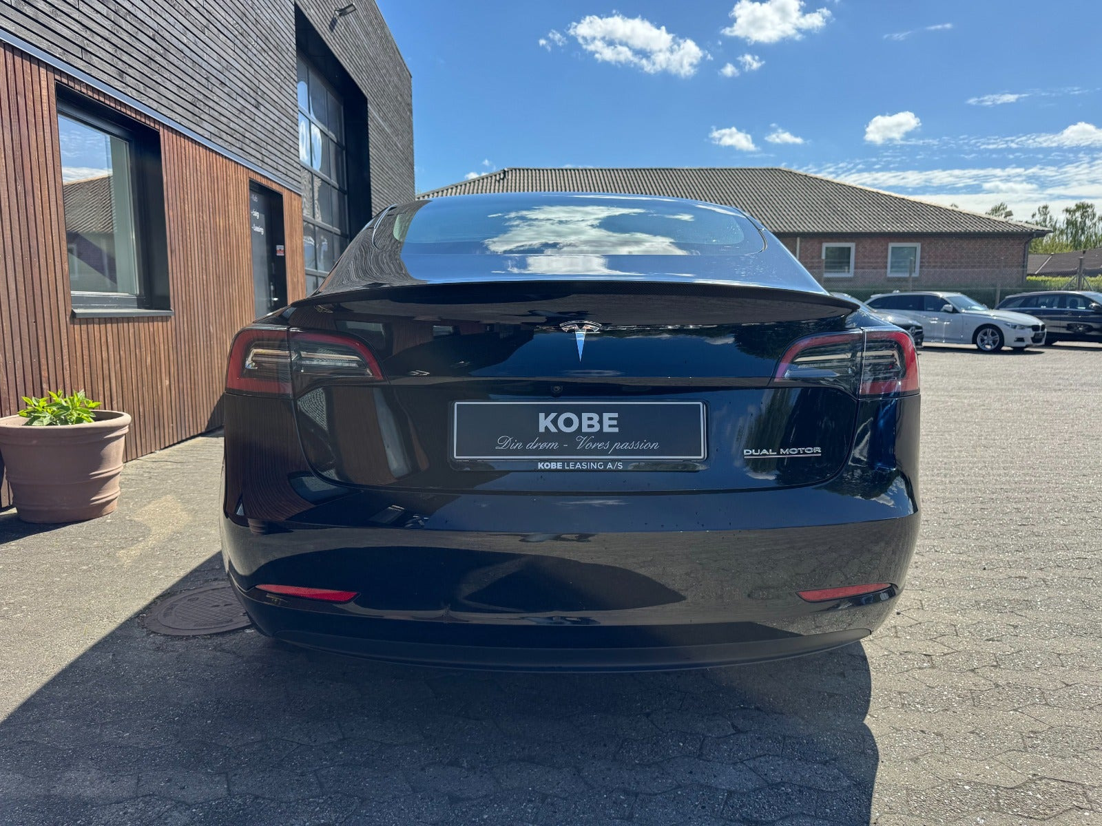 Sort Tesla Model 3 fra 2022