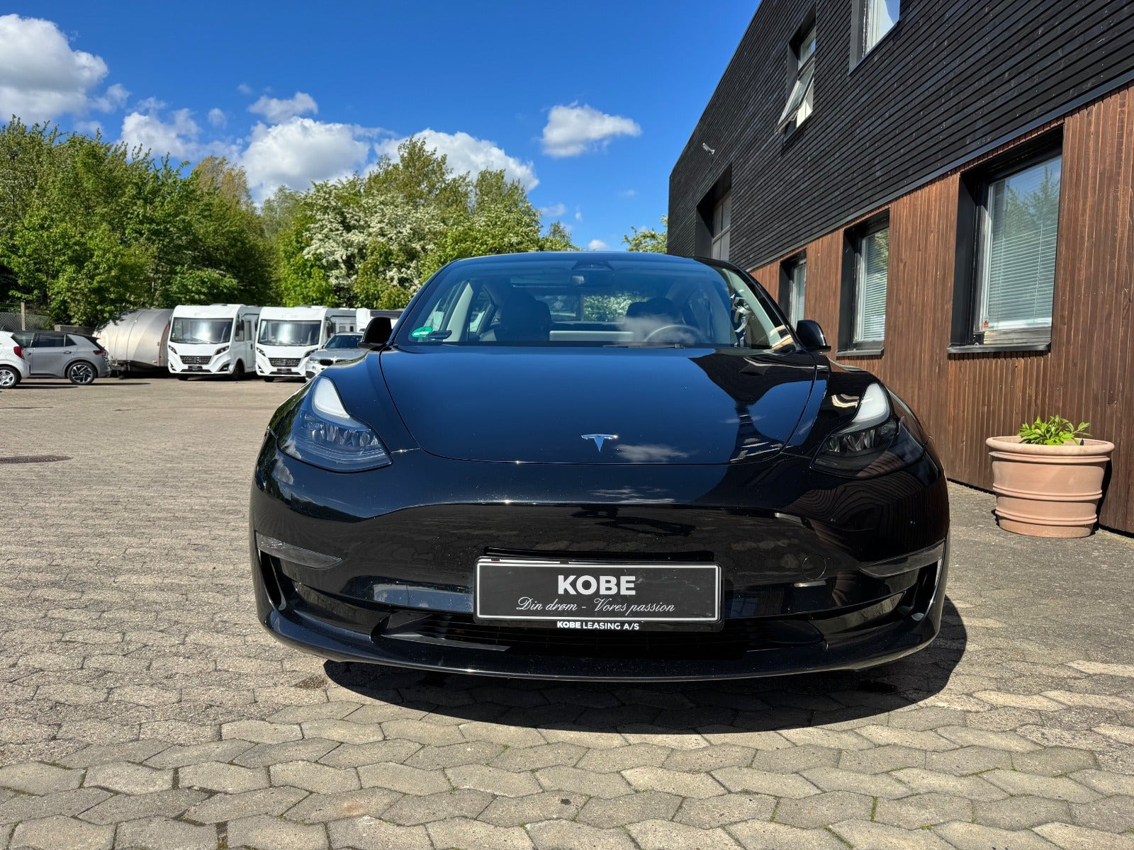 Sort Tesla Model 3 fra 2022