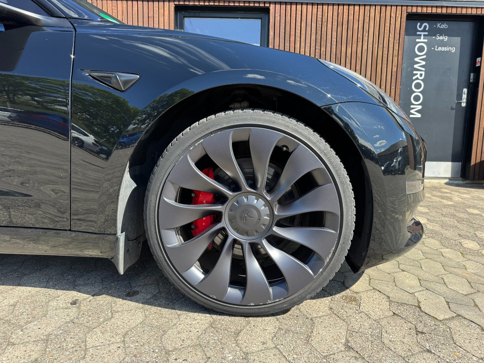 Sort Tesla Model 3 fra 2022