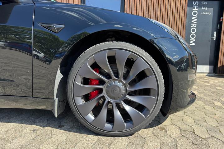 Sort Tesla Model 3 fra 2022