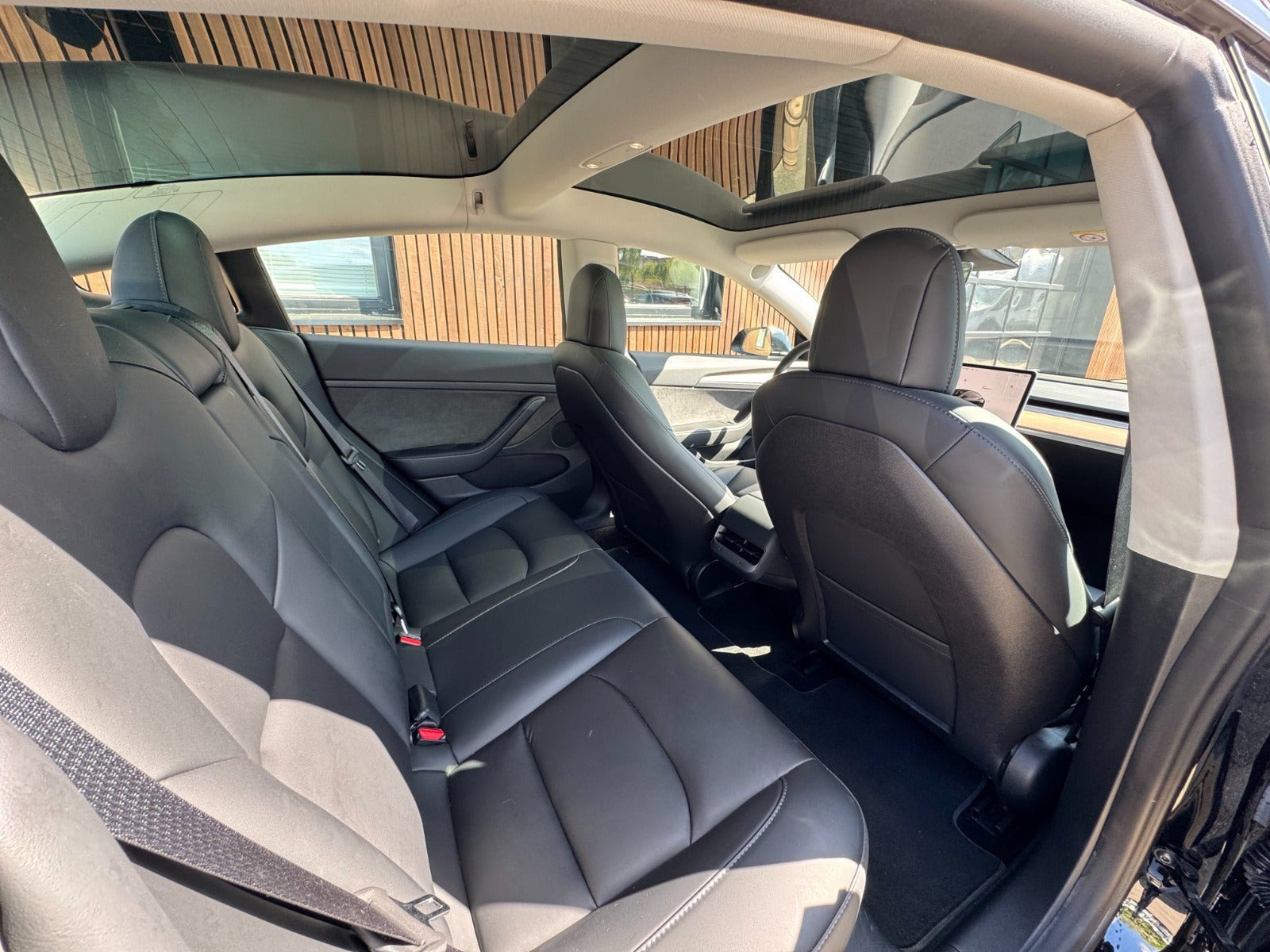 Sort Tesla Model 3 fra 2022