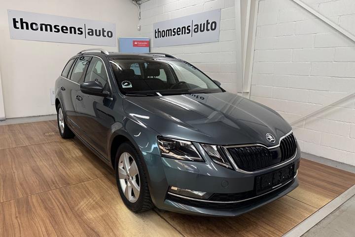 Grå Skoda Octavia fra 2020