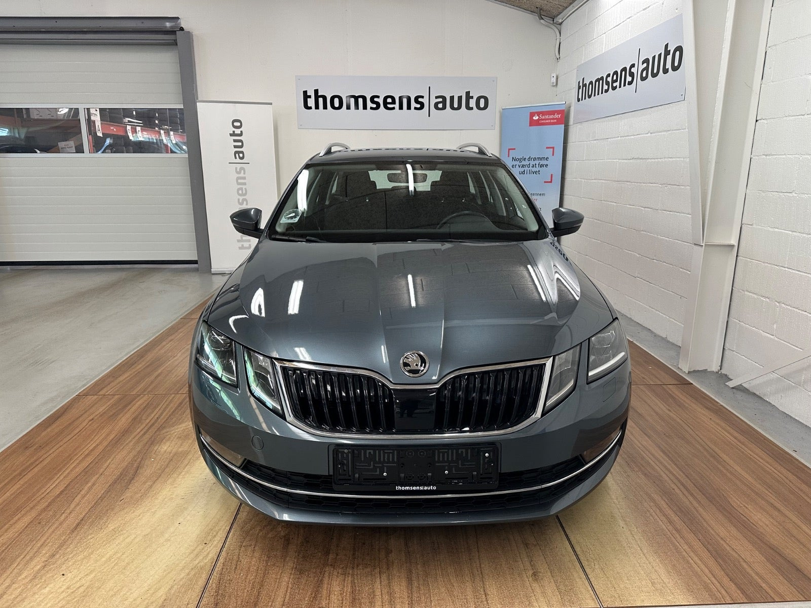 Grå Skoda Octavia fra 2020