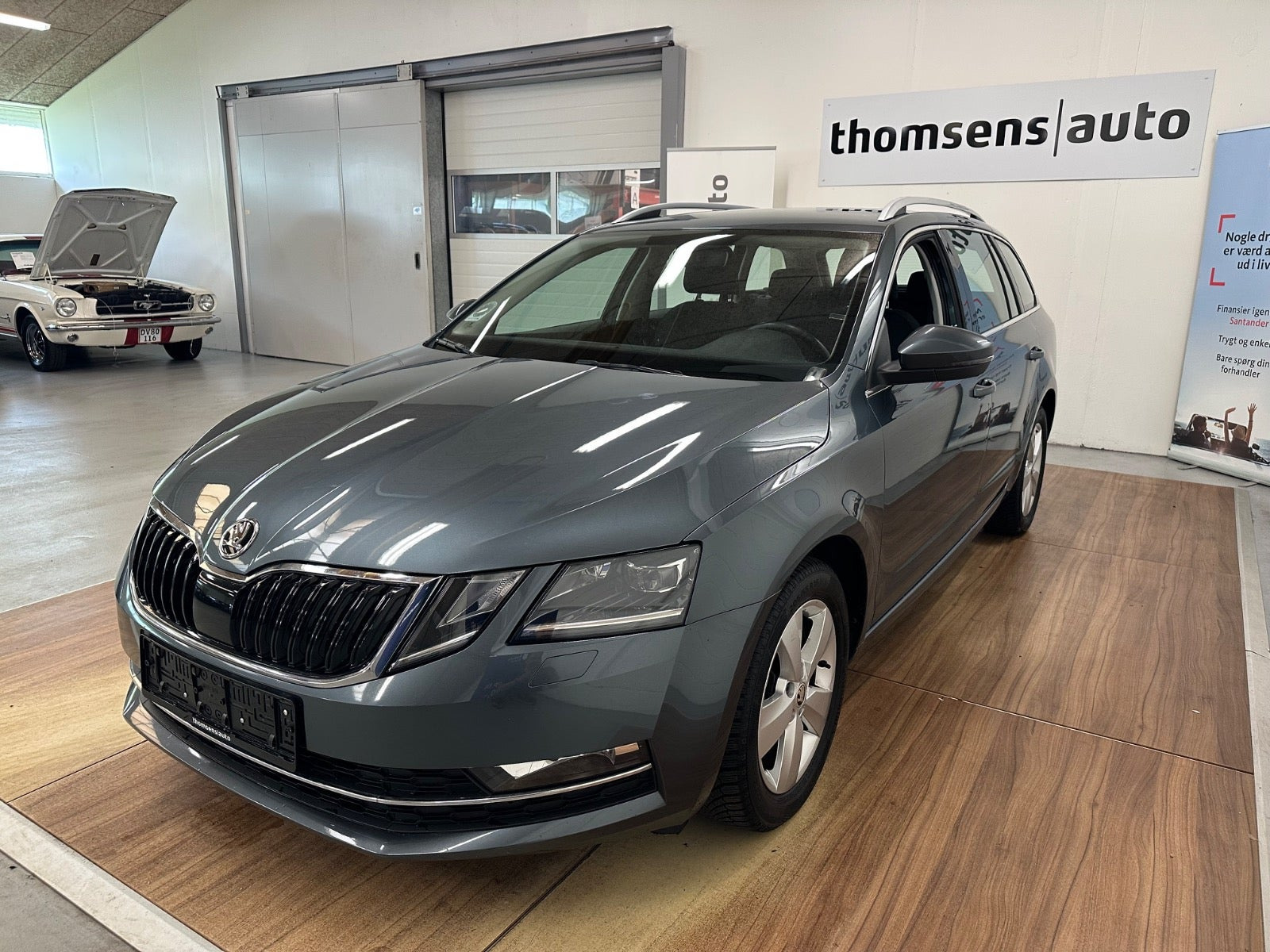 Grå Skoda Octavia fra 2020