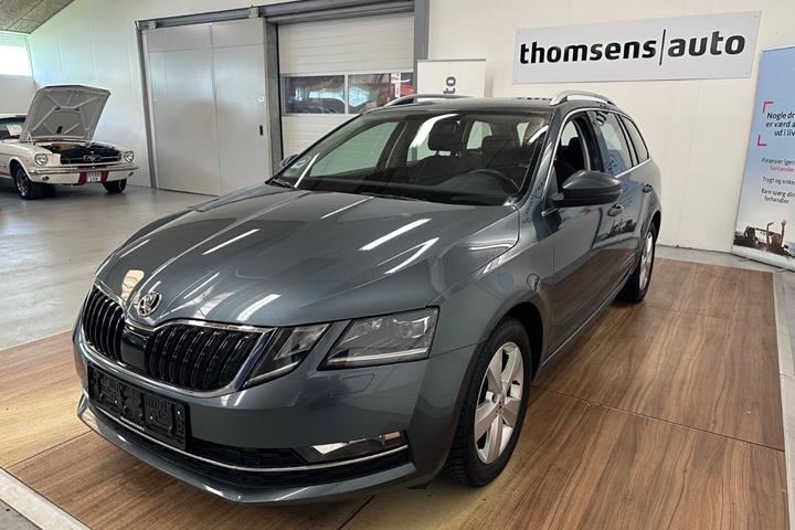 Grå Skoda Octavia fra 2020