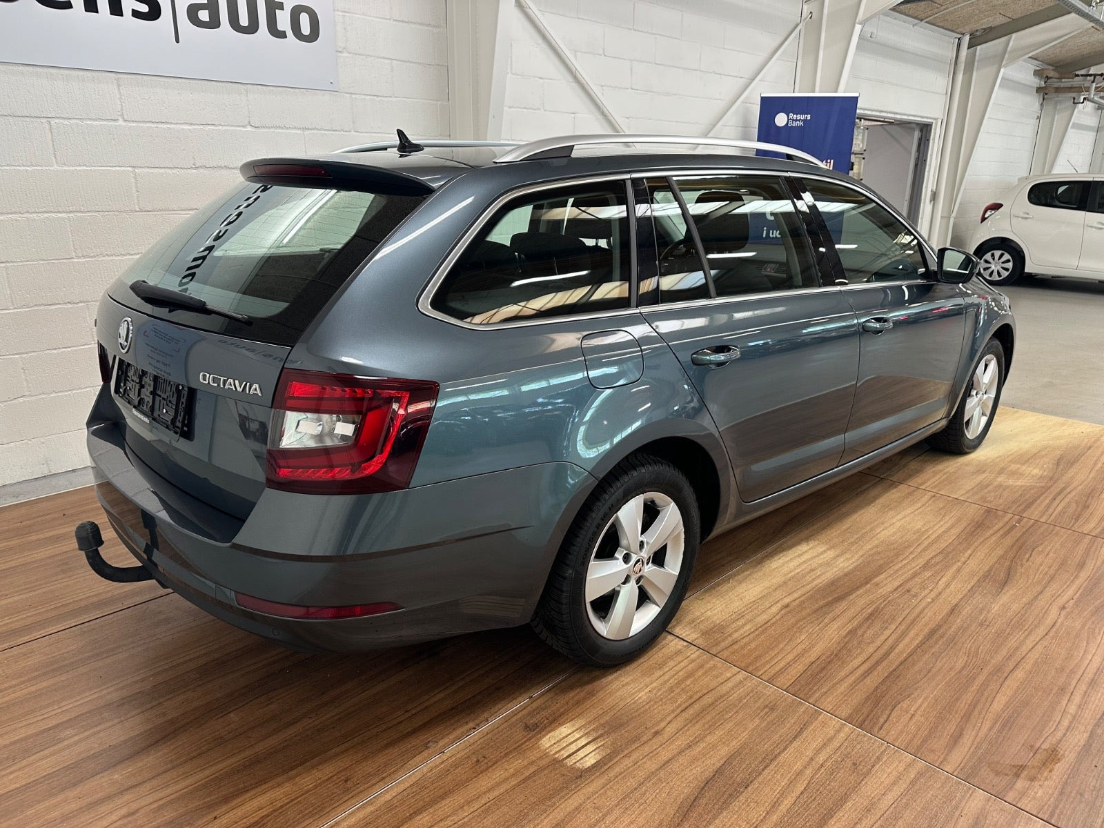 Grå Skoda Octavia fra 2020