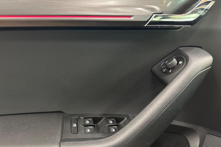 Grå Skoda Octavia fra 2020
