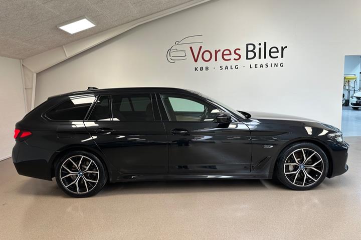 Sort BMW 530e fra 2022