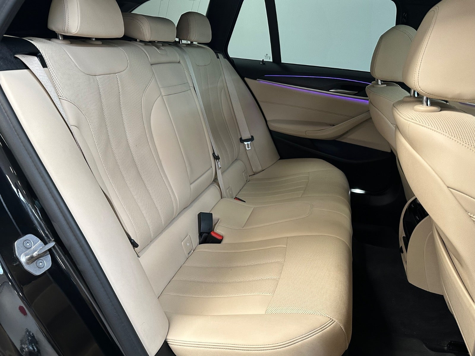 Sort BMW 530e fra 2022