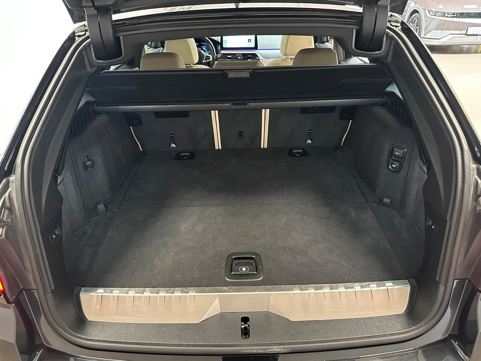 Sort BMW 530e fra 2022