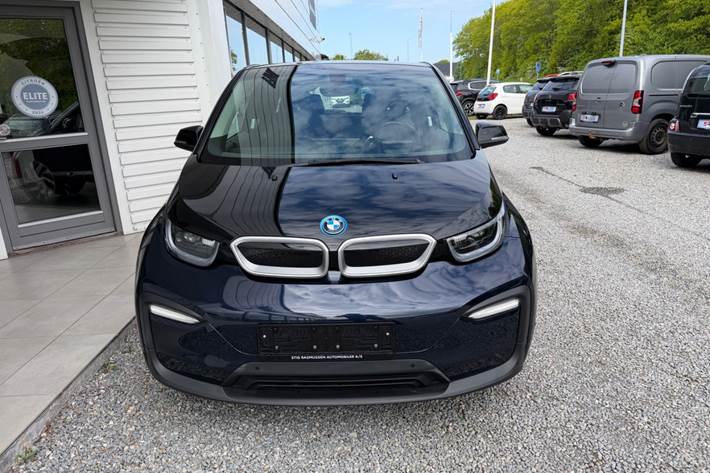 Blå BMW i3 fra 2021