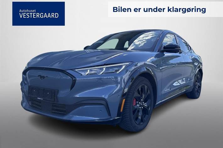 Blå Ford Mustang Mach-E fra 2023