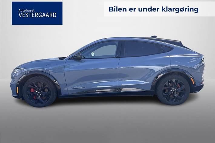 Blå Ford Mustang Mach-E fra 2023