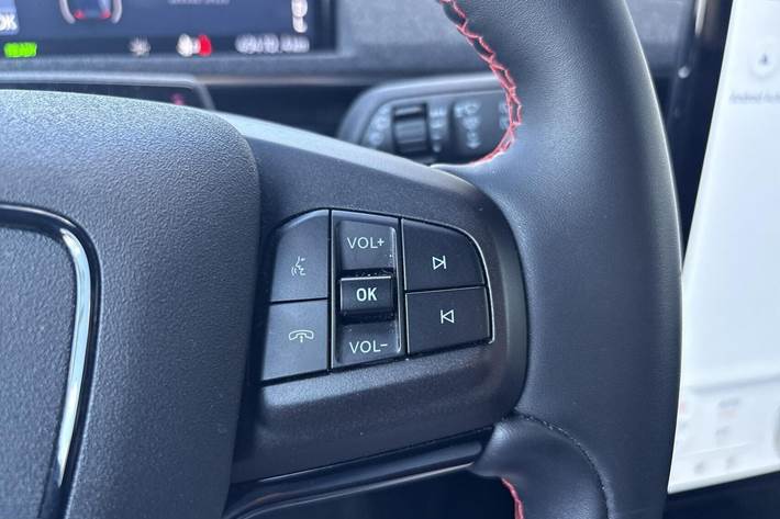 Blå Ford Mustang Mach-E fra 2023