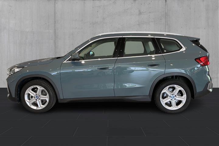 Grøn BMW iX1 fra 2024