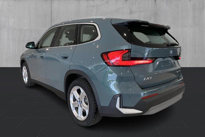 Grøn BMW iX1 fra 2024