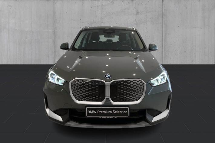 Grøn BMW iX1 fra 2024
