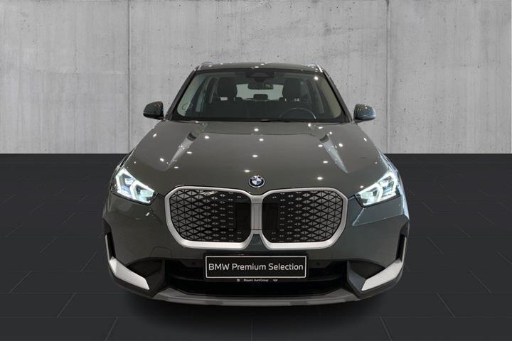Grøn BMW iX1 fra 2024