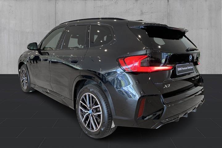 Sort BMW X1 fra 2023