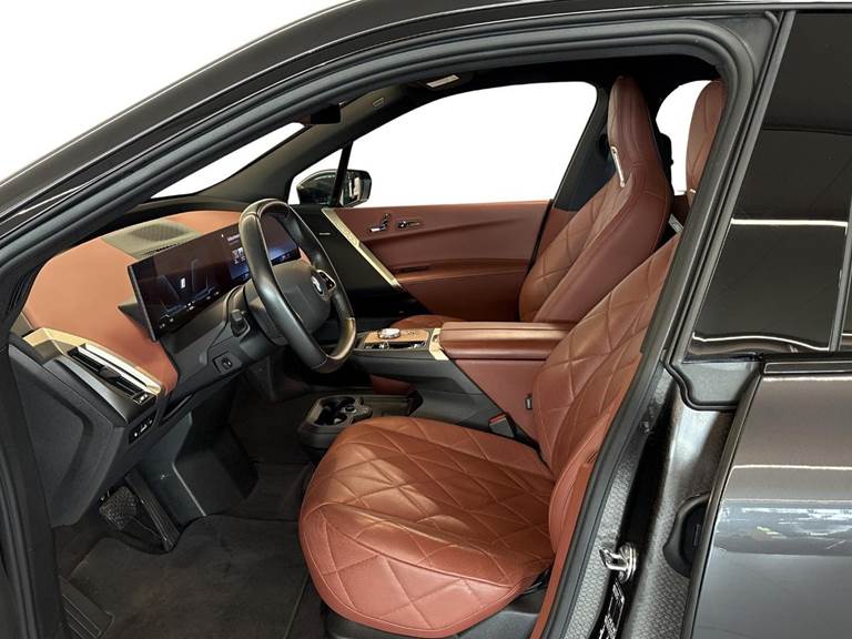 BMW iX xDrive40 Fully Charged
